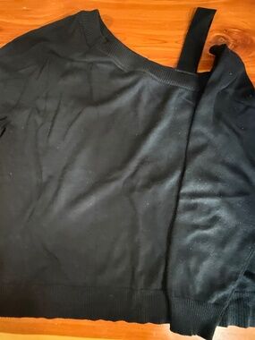 Jessica Simpson off the shoulder sweater